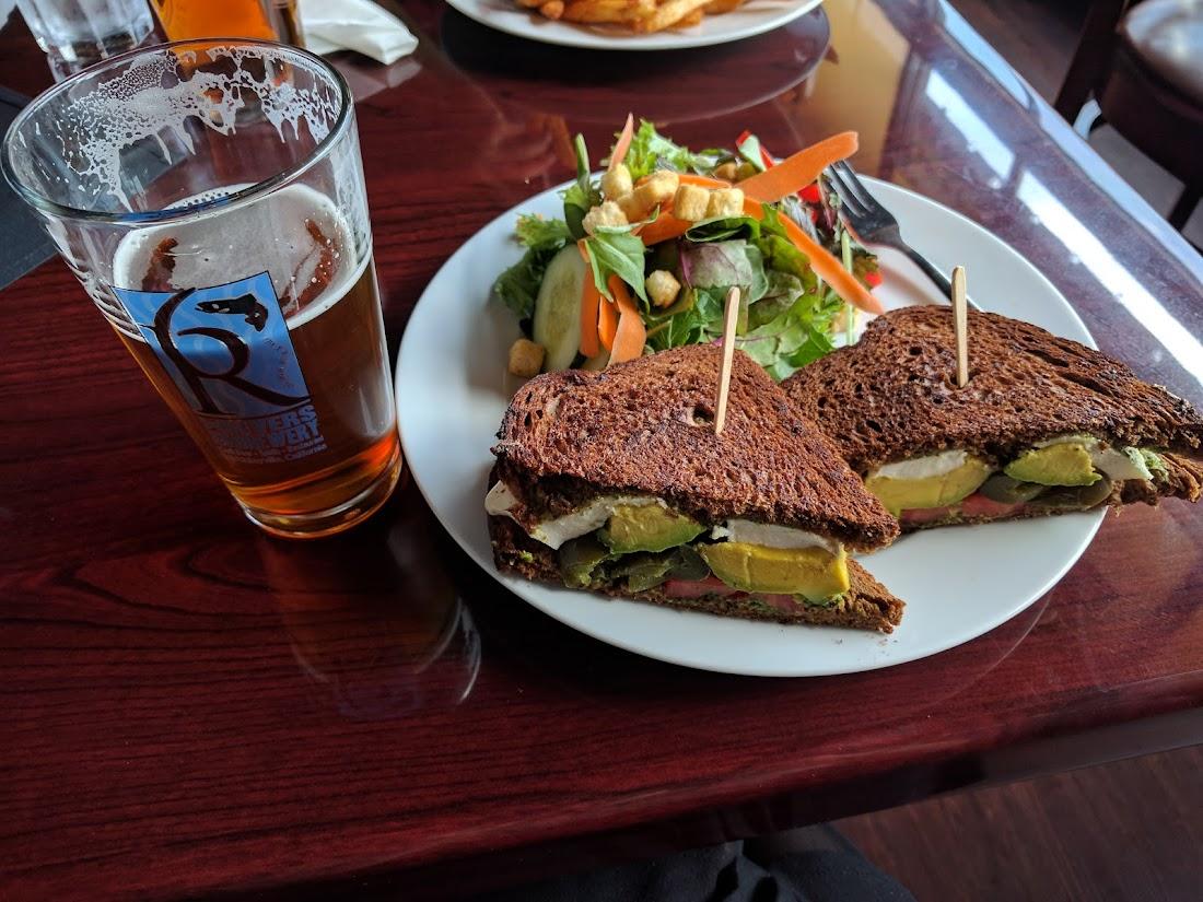 19 Handles Pub & Grill